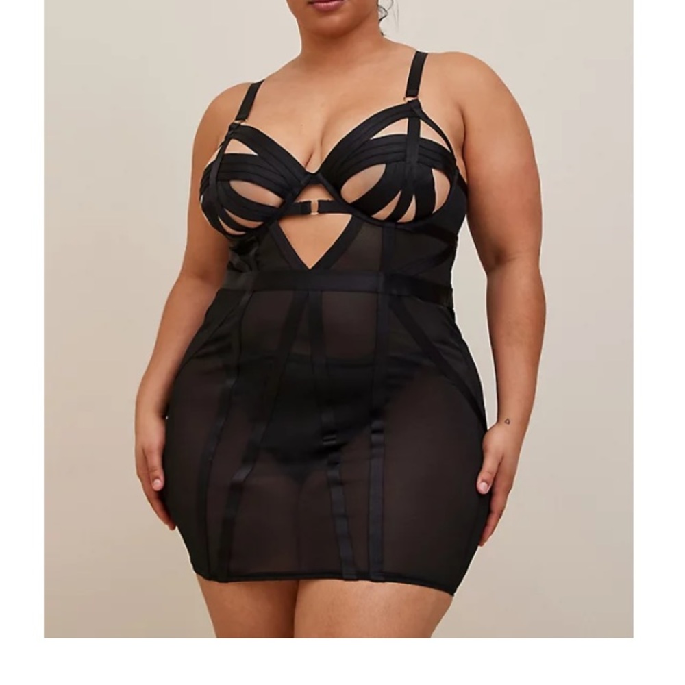 TORRID NWT CUT OUT STRAPPY CHEMISE
